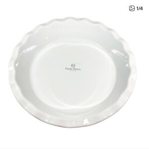Emily Henry 9” pie plate NWT